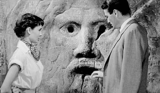 vintagegal:Roman Holiday (1953) dir. William WylerIn the famous “Mouth of Truth” scene, Audrey Hepbu