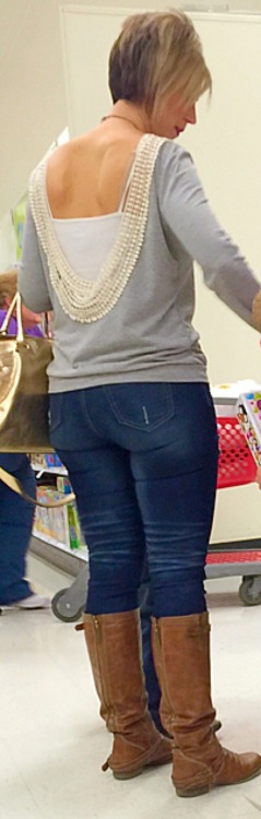 midwestcreepin:  Big ass MILF slut