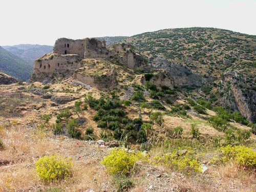 chamaedaphne:The ruins of Baghras Castle