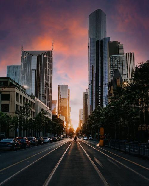 Yesterday in Melbourne we could capture a perfect alignment between the sunset and streets like La T