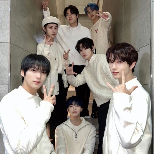 Hihi Can I Req Nct Dream + Innocent Physical Touch Like Playing With Their Fingers While They're Watching