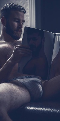 alanh-me:  132k+ follow all things gay, naturist and “eye catching”  