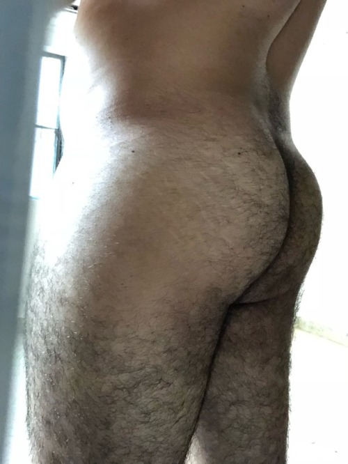 ariescub10:  Finally had some time to take these. Happy Tushy Thursday with some Tummy 🍑🐻