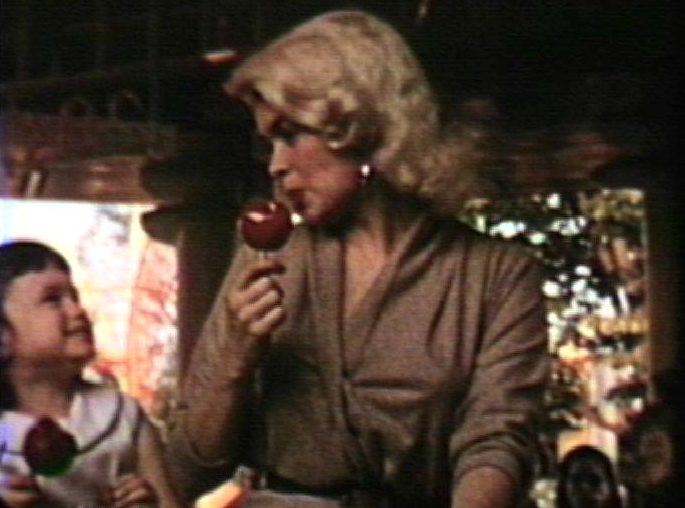 jayne-mansfields:   Candid photos of Jayne Mansfield at the Palisades Amusement Park