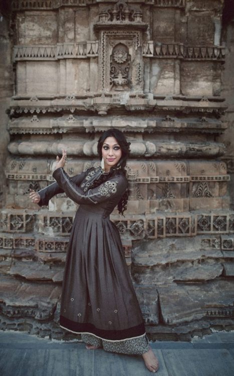 two-browngirls:SANJUKTA SINHA - KATHAK DANCER I love these captures by talented photographer Devansh Jhaveri. Spectacular Kathak dancer Sanjukta Sinha poses perfectly to express the sacred sensuality of the dance form.  - S