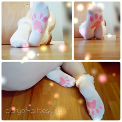 Diaryof-Alittleswitch:  I’m Just A Cute Babygirl With Fancy Kitty Toe Bean Socks