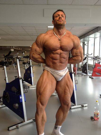 acebannon:  Sandro Hofer in the gym.