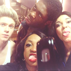 nananarry:  Dublin concert backstage | 12/03 