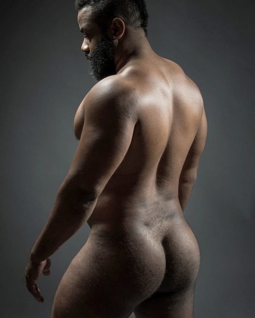 phatrabbitkiller: bootyissues: @lisuphotography @miketouch looks like fun Dam ass looks great..