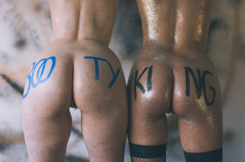 bootyking: :3Submitted by @melissantanaThis is my favorite fansign of all time. Thank you!!!