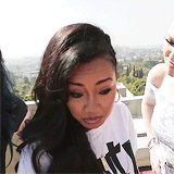 lleighanne:“My dream date would have to be… a romantic picnic on the beach and then cam
