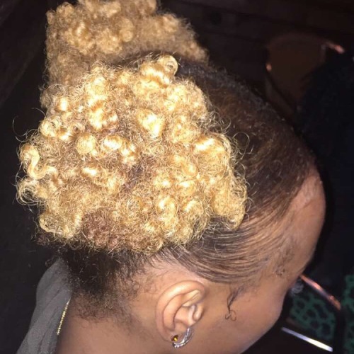 akilahduniani:  Contrary to popular belief , my hair is not a trend