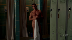 famousdudes:  John Stamos and Glen Powell naked on ‘Scream Queens’ (again).