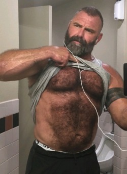 dutchbear74:  Fur Daddy 🔥