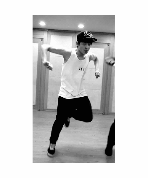 daddywang:  Jeongguk in a ML tank. (╯°Д°）╯︵/(.□ . \) 