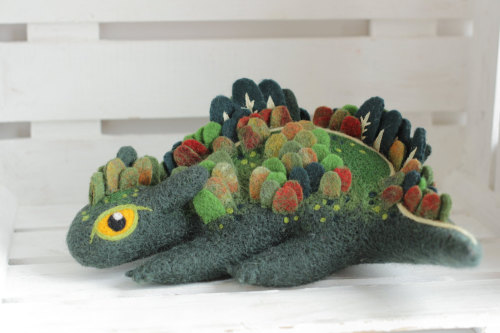 kohakuhime:macabrelucanidae:punk-rock-trolls:sosuperawesome:Needle felted creatures and pumpkins fro