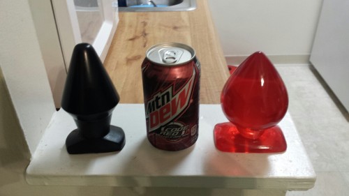 My two large plugs with a soda can for size porn pictures