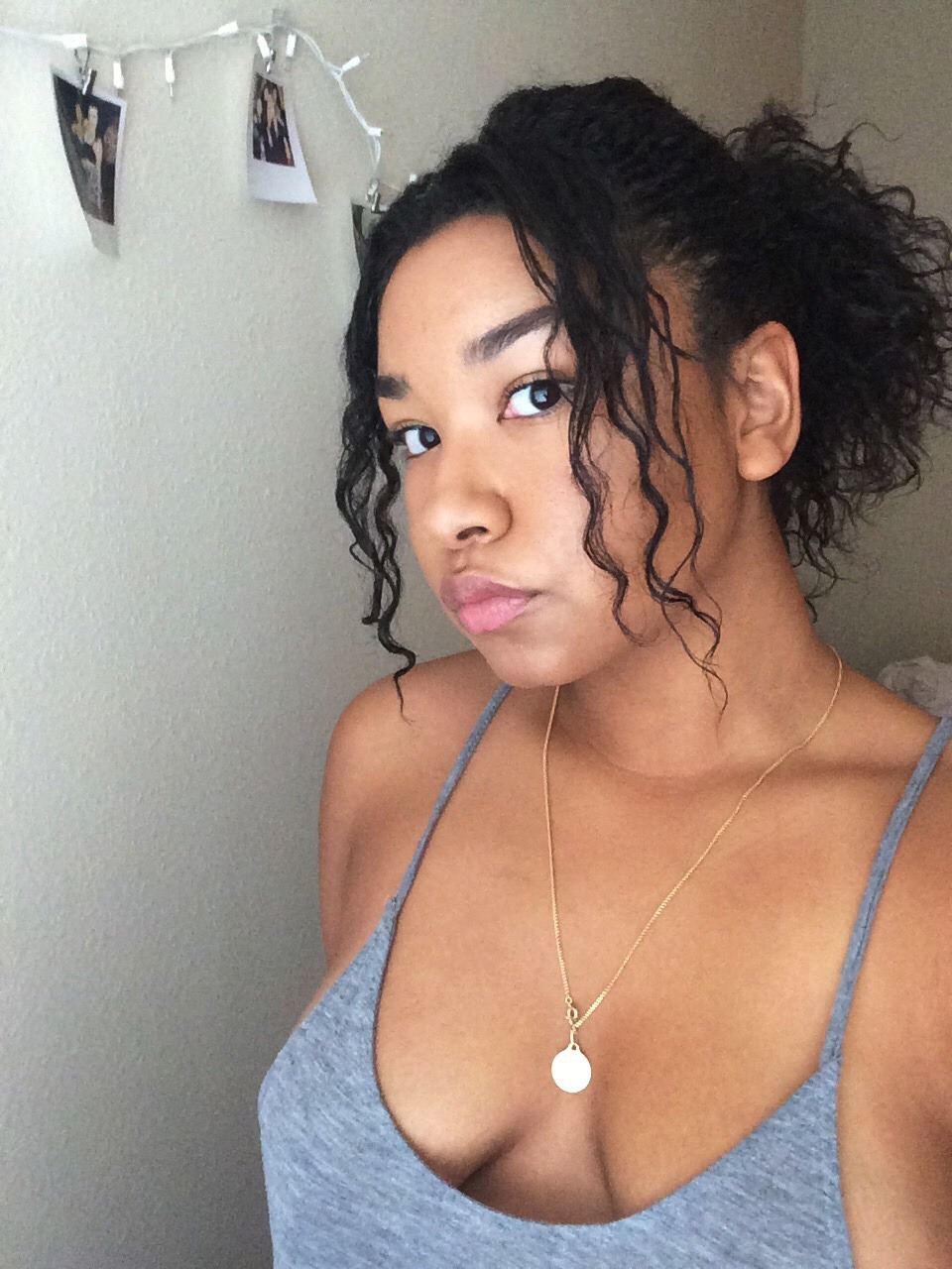 yokto:  rawkiss:Basic rawkiss selfie lmao  I love this picture so much omg