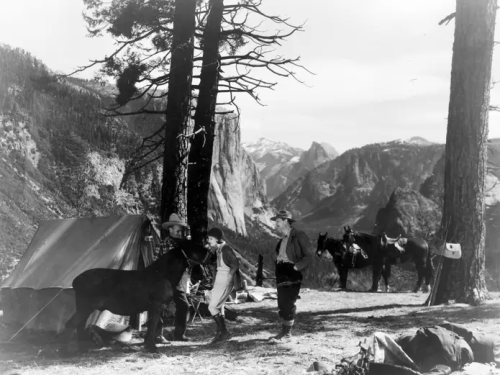 vintagecamping:  Lionel Barrymore and Norma Shearer in the Yosemite camp scene in the Metro Goldwyn 