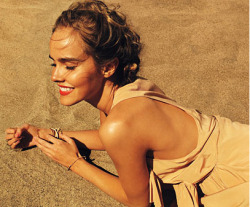 dailyactress:  Isabel Lucas 