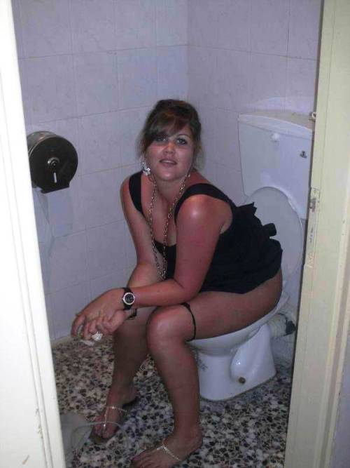 toiletwkmix: Now you can prove your submission. I just finished pooping and you will clean my dirty