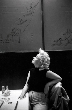 perfectlymarilynmonroe:  Marilyn photographed by Ed Feingersh, 1955.