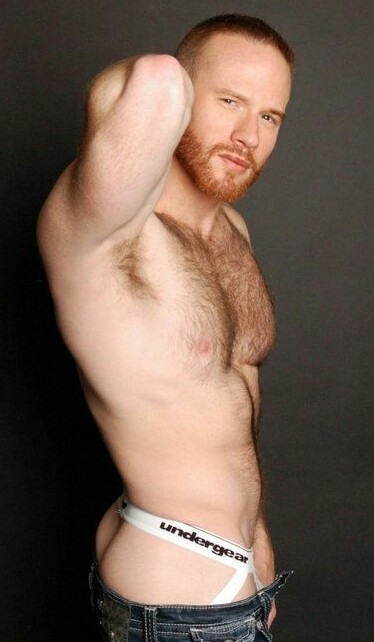gaycomicgeek:  http://gaycomicgeek.com/sexy-male-ginger-thursday-kiss-your-ginger-today-nsfw/