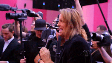 thesuperangels:  alanswiftie:  Taylor looks so happy when she gets her place in the group photo<333  elsa’s face in the first gif OMFG