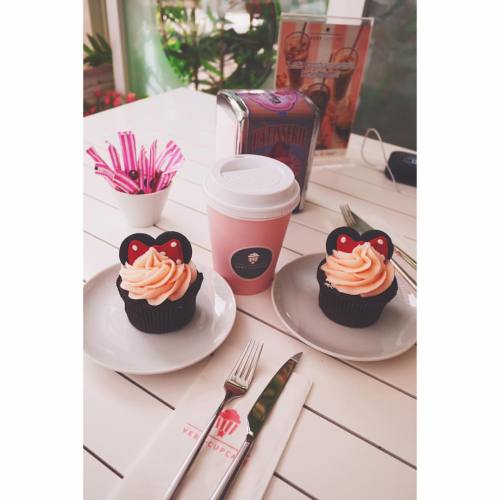  #cupcakes #pink #lunch #weekend #yummy #cake #minnie #disney #vsco #vscocam #turkey #travel #travel