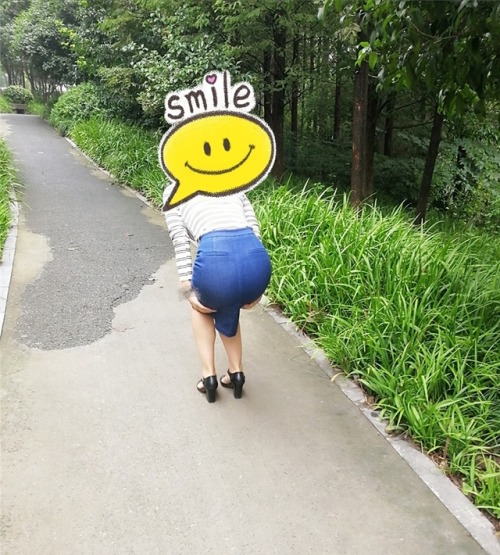 xad123: （跳蛋露出)小m千里迢迢跑来约调，大白天当然是玩人民群众喜闻乐见的跳蛋露出了，在宾馆脱光塞了跳蛋，先让我饱览了下身材，，哎呀，一下子就塞进去了，看样子没少在动车上感动的流泪。塞进去以后