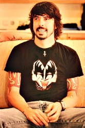kirk-the-ripper-hammett:  Happy Birthday David Eric Grohl!! You’re one of the best musician that i’ve met, thank you so much for your beautiful voice, your beautiful music, for be there every time that i need and make me happy every time that i see