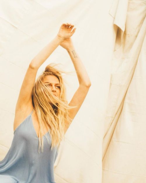 kelseadaily:kelseaballerini: .heartfirst outtakesshooting the music video this weeknine songs done f