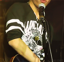 yong-yongie:  Yongyong pouts (• ε •) 