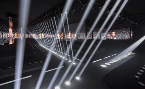  Runway venues from S/S 15 1. Chanel 2. Prada 3. Dries Van Noten 4. Louis Vuitton 5. Dior 6. Tod’s 7. Mary Katrantzou 8. Alexander McQueen 9. Miu Miu 10. Diesel Black Gold 