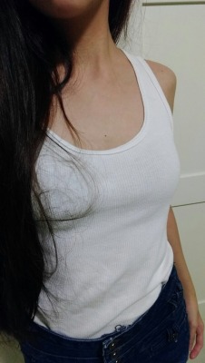 jenniferscloset:  Wish I can just walk around in my bra and high waist shorts when I’m out. Guess a low cut see through white singlet will do :(  Anyone a fan of high waist shorts? :p