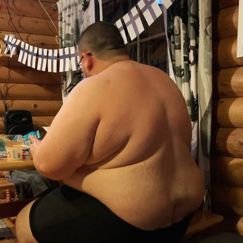 babelnimrod: Back rolls? . #patreon #obese #gainer #chubby #chub4chub #weightgain #bodypositivehttps