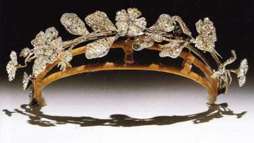 heavyarethecrown: Caroline Lamb Diamond Floral Tiara. In the form of wild roses and carnations en tr