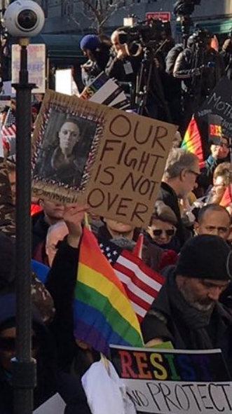 commanderlexaofthegrounders:Heda in NY protest    x