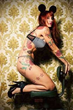 ohitsredheads:  Source:Sexy Inked Girlsohitsredheads