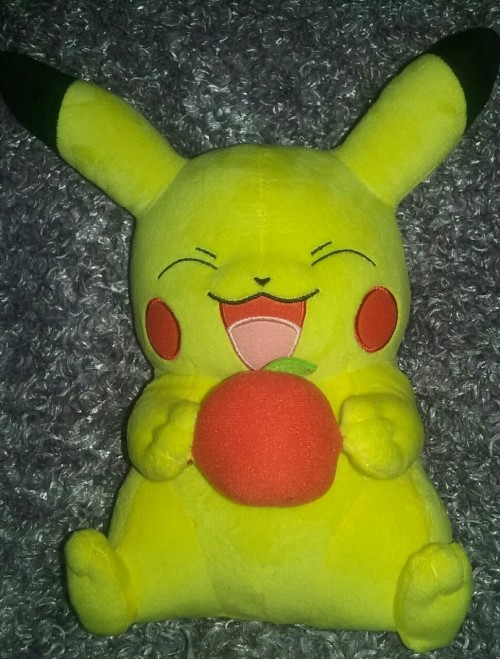 the-bored-bookworm:I got this really cute Pikachu for Christmas Also wanted to show @shelgon this
