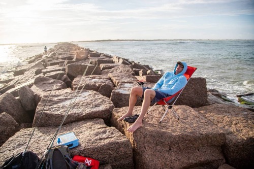 When the fishing is a little slow you take a jetty nap. @petegoodro demonstrating proper jetty nappi