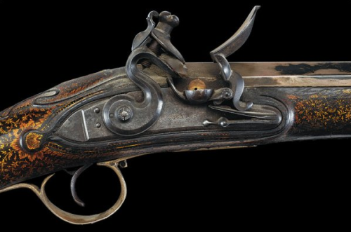 An ornate flintlock smoothbore carbine originating from India, circa 1800.Estimated Value: €2,500 – 