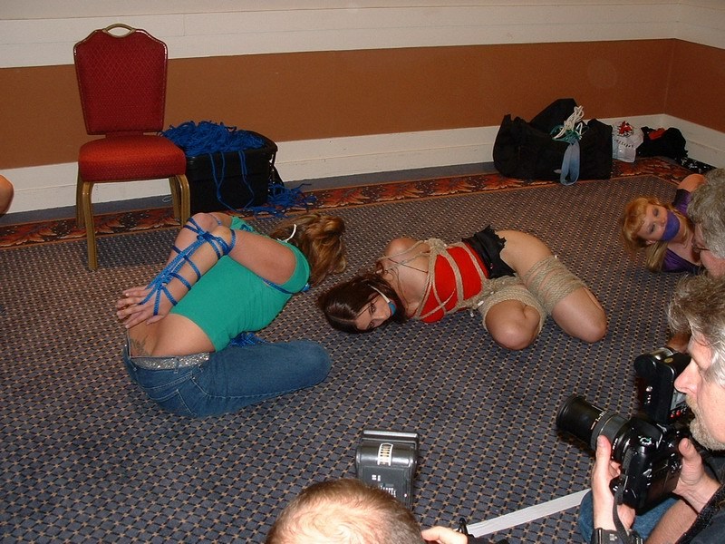 happytie: Challenged to a head-to-head escapology contest. 