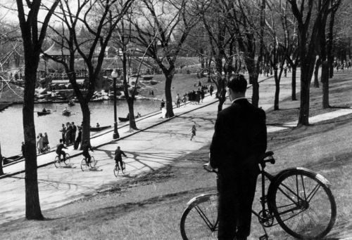 Parc La Fontaine. Montréal .1947. Les archives du journal La Presse.