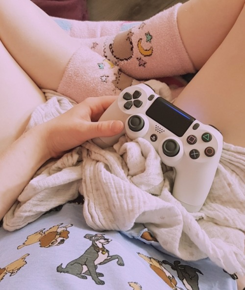 littlebunnnyx - gaming day