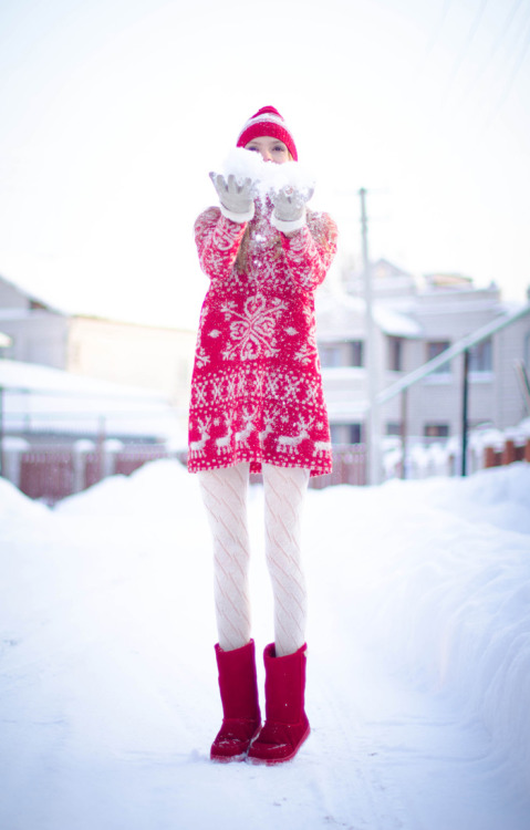 pantyhoseparty:  White opaque tights with skewed line pattern, red furry boots and nordic style red 