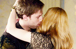  Fangirl challenge: [6/10] pairings » Leith Bayard and Greer Norwood (Reign) It