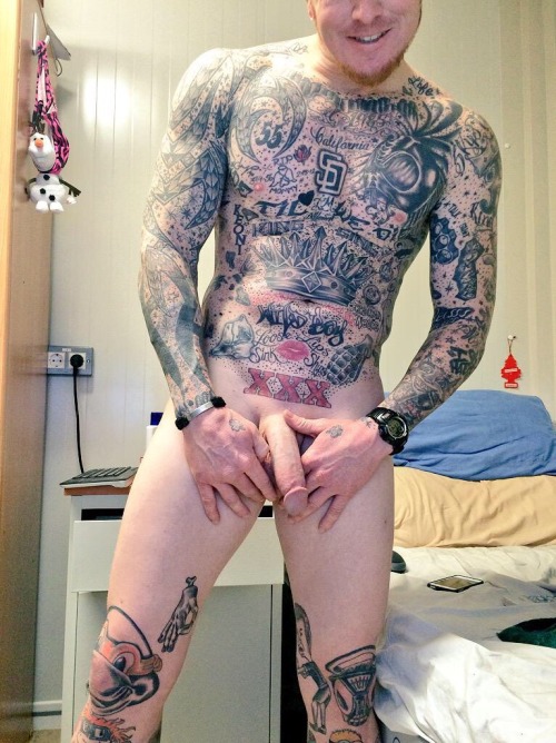 beddablereds:  More of this HOT TATTOOED RED!!!