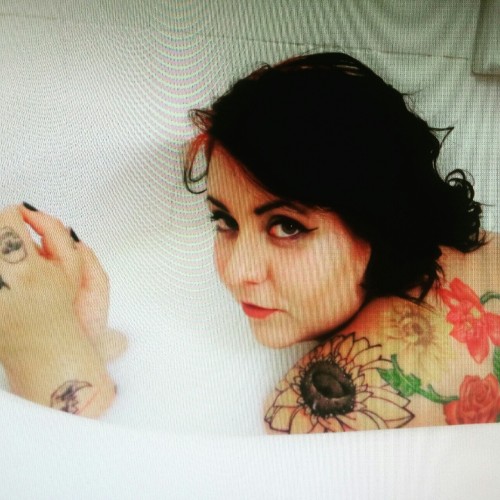 pinkisfortruegoths:  I am editing and making new photos