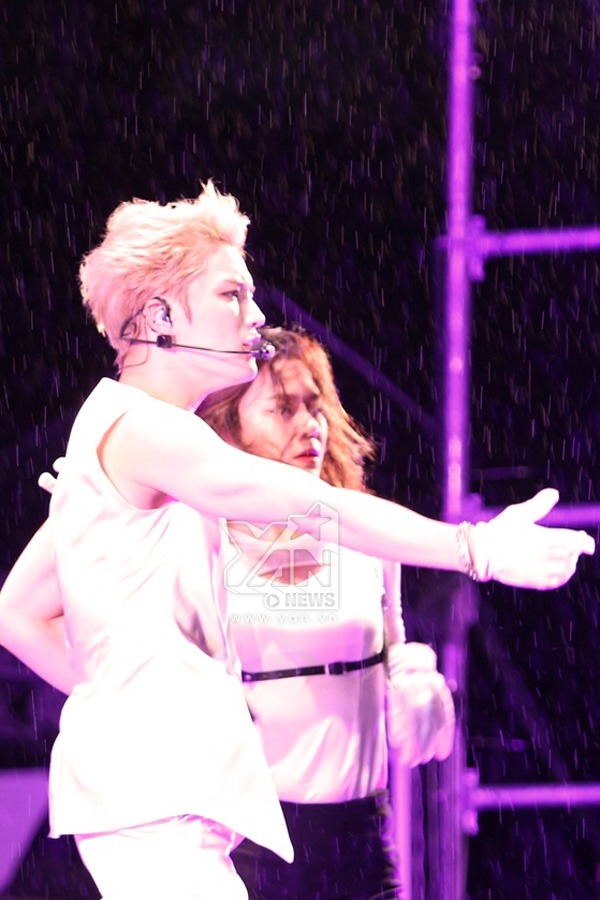 ilovekimjaejoong:  30/8/2014 in vietnam (4) 